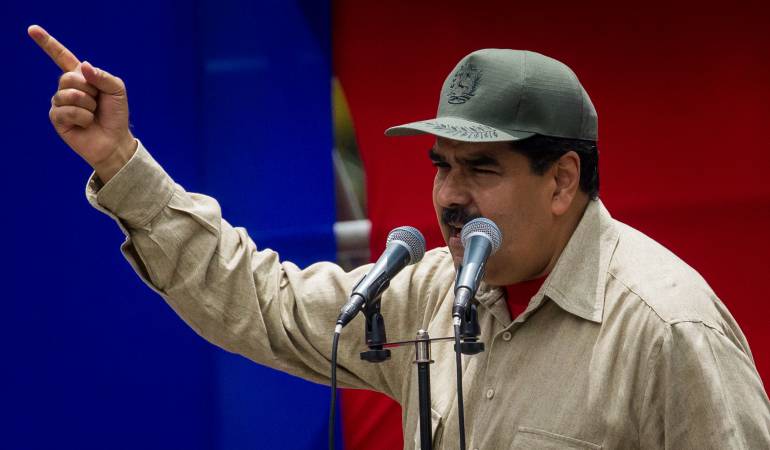 El presidente de Venezuela anunció que incrementará el número de sus milisianos, y que dotará a un mayor número de civiles con fusiles para defender el régimen.