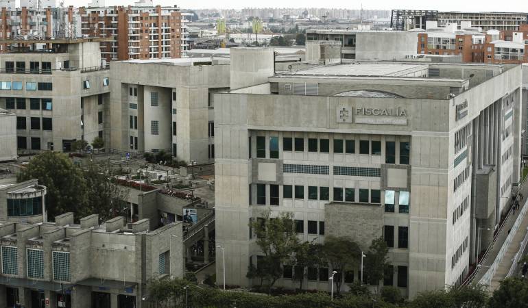 Remueven al fiscal Valbuena — Carrusel de contratos