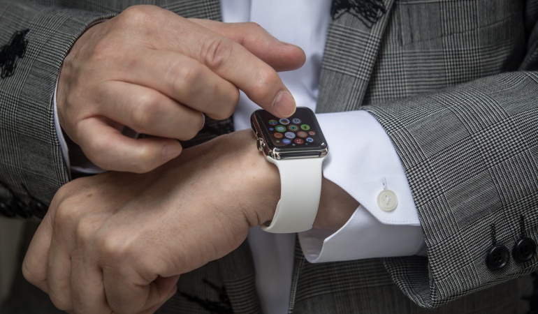 "Apple Watch" es el reloj inteligente de la compañía Apple, el cual no termina de convencer a expertos y compradores.