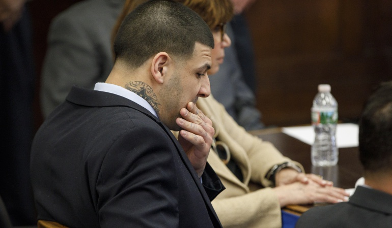 Aaron Hernández, ex jugador de NFL se suicida en prisión
