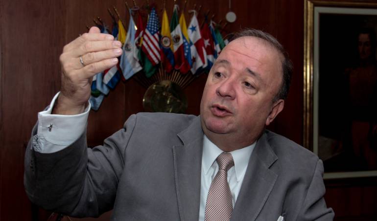 Luis Carlos Villegas, ministro de Defensa