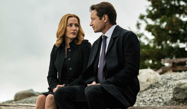 Los actores Gillian Anderson and David Duchovny durante el rodaje de "The X-Files":