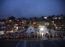 Nepal recuerda el terremoto consciente de que está muy lejos de recuperarse