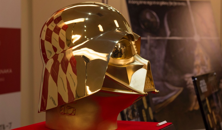 Réplica en oro de la saga "Star Wars",exhibida en la joyería Tanaka Kikinzoku de Tokio, Japón.