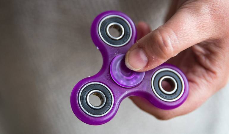 Controversia con el juguete fidget spinner: ¿Por qué está causando tanta controversia en las escuelas el juguete fidget spinner?