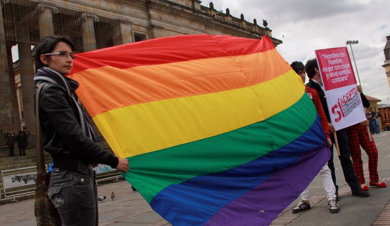 Adopción gay: Presidente de la Cámara a favor del referendo sobre adopción en Colombia