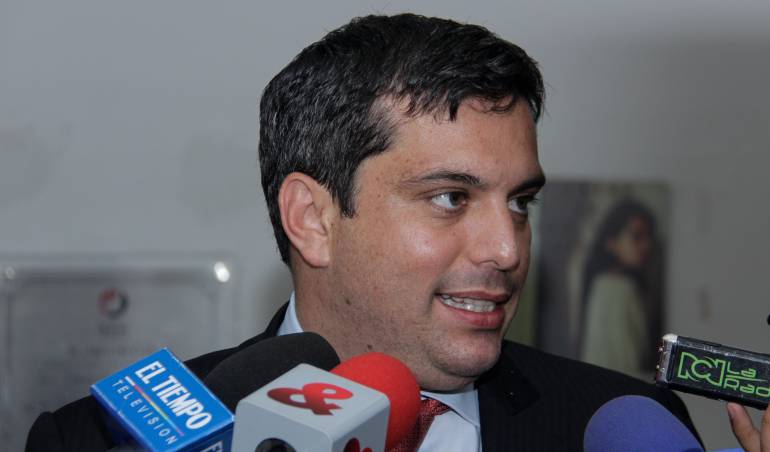 Santos confirma renuncia de Simón Gaviria al DNP