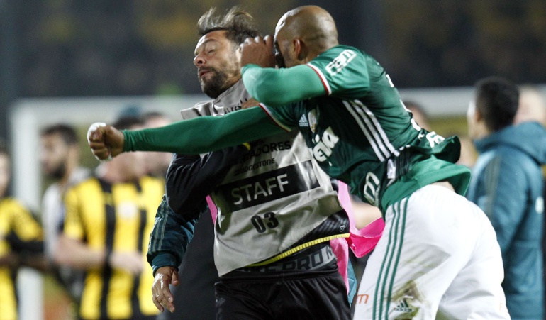 Dura sanción para cuatro jugadores — Peñarol-Palmeiras