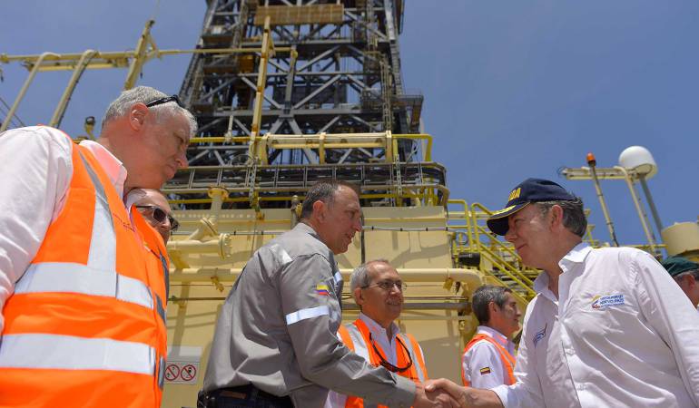 Santos visita yacimientos de gas: Presidente Santos visitó exploración del pozo Siluro-1, en aguas del caribe