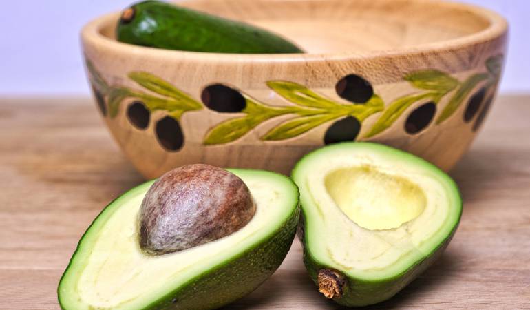 Mano de aguacate, peligros al cortar un aguacate: Por qué médicos advierten del peligro de acabar en el hospital al cortar aguacates