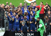 Manchester United vence al Ajax y conquista el título que le faltaba