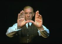 Ian McKellen pasa de héroe a villano en un segundo