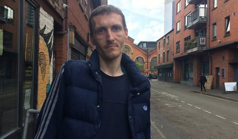 Jones estaba durmiendo en una calle próxima al Manchester Arena cuando ocurrió el ataque suicida.