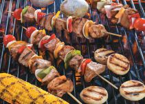 Receta fácil del día: Brochetas de solomito a las finas hierbas