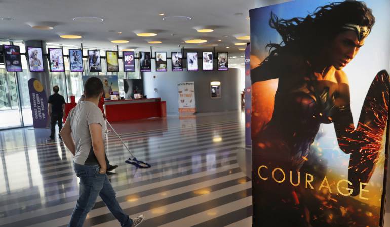 "Wonder Woman" ("Mujer Maravilla") en un cine en el centro de Beirut, Líbano.
