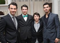 Los Jonas Brothers pasan por un momento difícil a causa del cáncer de su padre