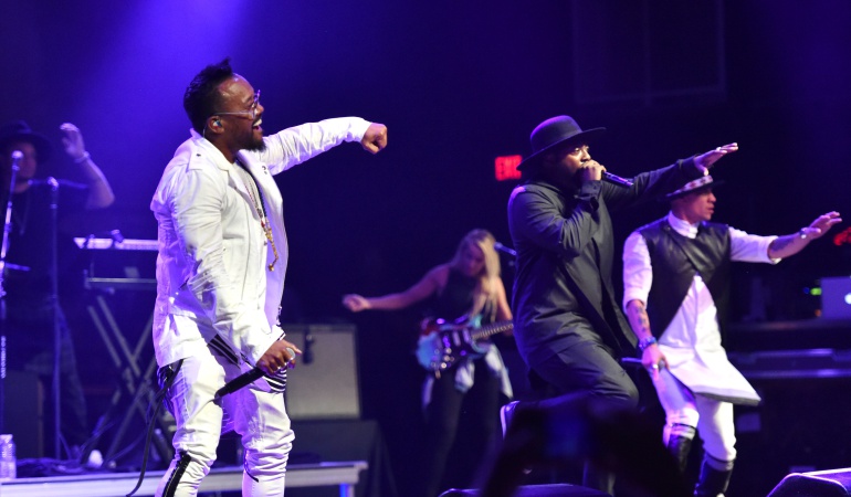 El grupo "Black Eyed Peas" durante una presentación.