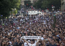 Madrid celebra la duodécima y paraliza la capital española