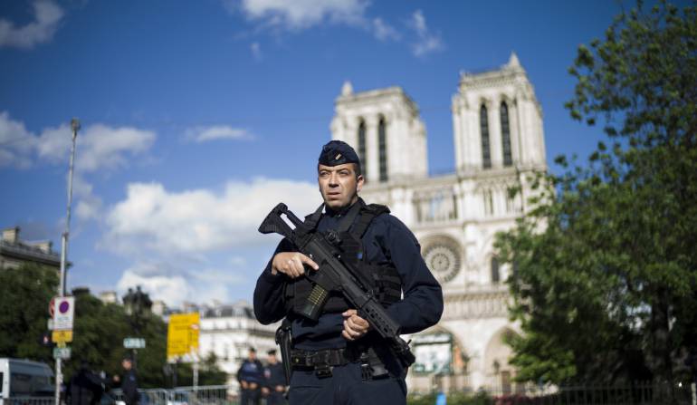Terrorismo en Paris: Agresor de Notre Dame reivindica en vídeo su pertenencia al Estado Islámico