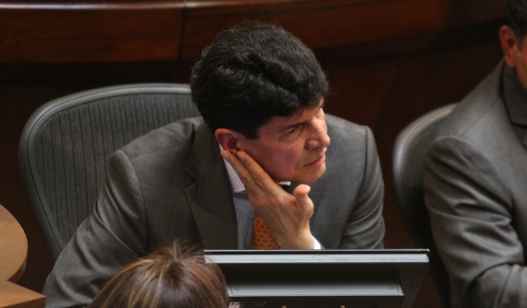 Saúl Cruz Noticias Uno: La indignación a medias del Congreso con Saúl Cruz