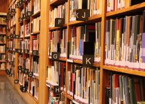 Devuelven un libro a una biblioteca después de 52 años