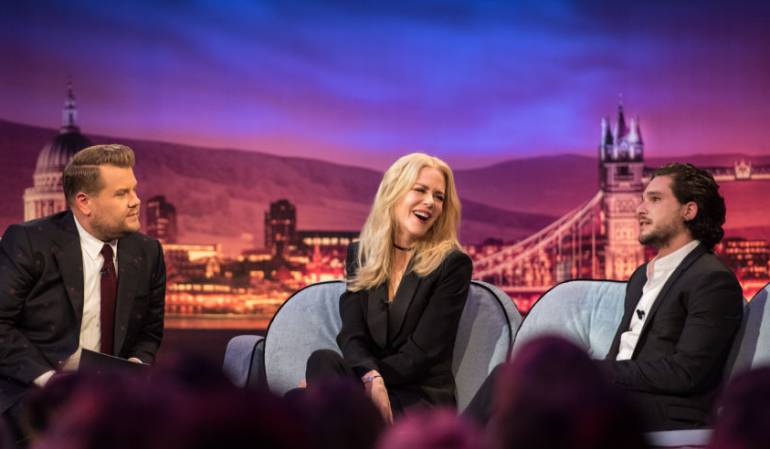 Nicole Kidman y Kit Harington en The Late Late Show