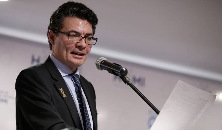 Diagnostican con cáncer al ministro de Salud, Alejandro Gaviria