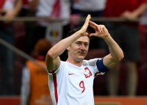 Lewandowski guía a Polonia a la victoria y se mantiene al frente del Grupo E