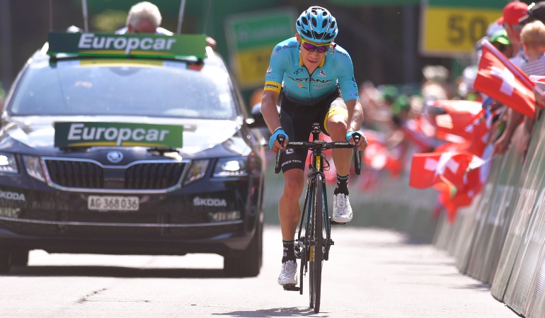 Ciclistas colombianos: Ciclista colombiano, evacuado al hospital por caída en la Vuelta a Suiza