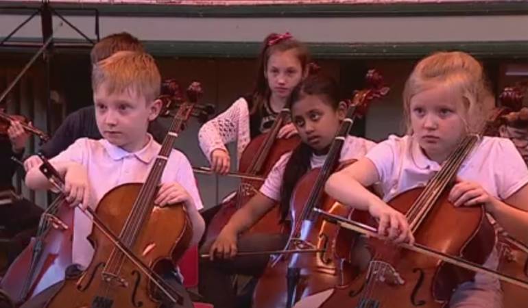 Alrededor de 2000 niños y jóvenes participan en los tres centros de Sistema Scotland.
