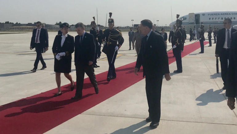 Macron reitera apoyo de Francia a proceso de paz en Colombia Macron reitera apoyo de Francia a proceso de paz en Colombia