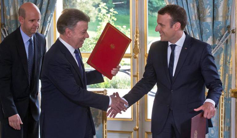 Juan Manuel Santos y Emmanuel Macron