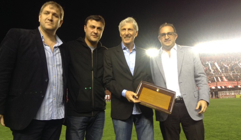 Pékerman Argentinos Juniors: Pékerman es homenajeado por su trayectoria en Argentinos Juniors