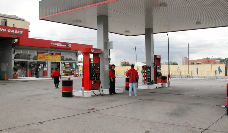 Costo galón de gasolina: Precio de la gasolina baja 46 pesos en julio