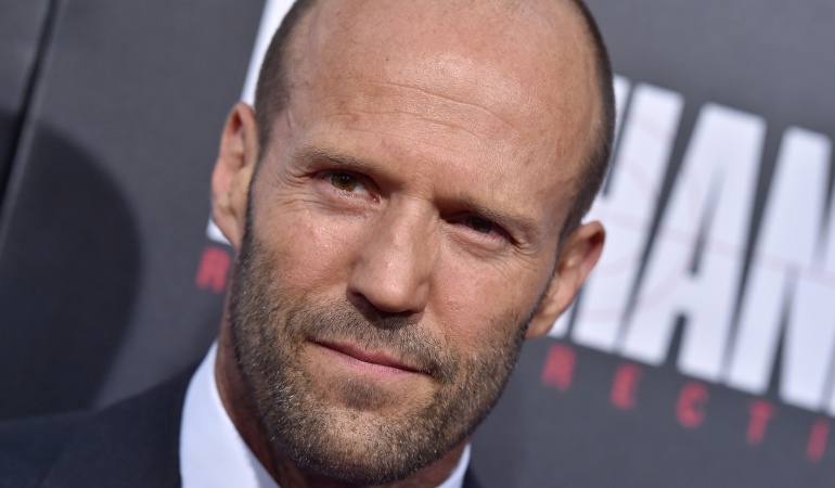 El actor británico Jason Statham posa ante las cámaras.
