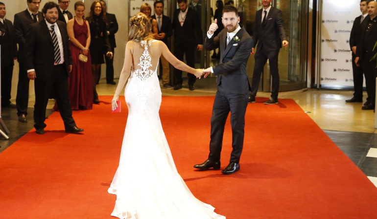 El matrimonio del astro argentino ha causado revuelo en su país natal.