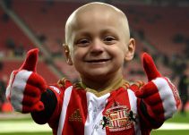 La conmovedora historia de Bradley Lowery, el niño fanático del Sunderland que murió de neuroblastoma