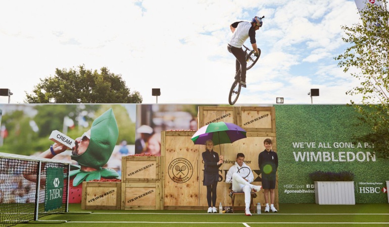 Wimbledon: El espectacular truco de BMX en Wimbledon, ¡impresionante!