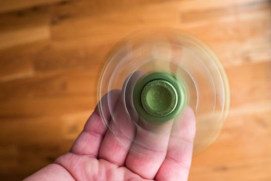Spinner en lo senos: ¡El famoso juego “spinner” ahora en los pezones! Spinner en lo senos: ¡El famoso juego “spinner” ahora en los pezones!