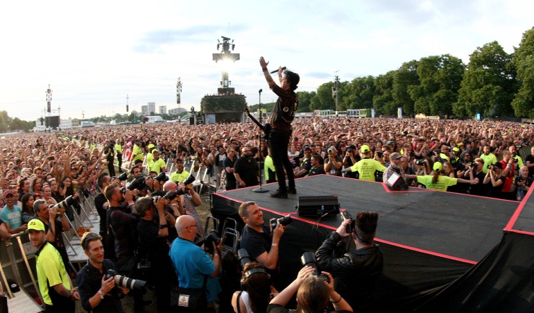 Momento en que 65000 personas cantan