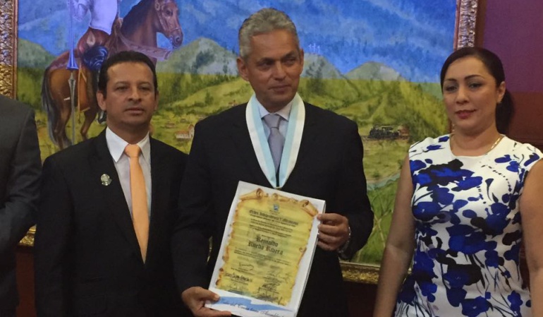 Reinaldo Rueda, homenajeado por su trayectoria deportiva