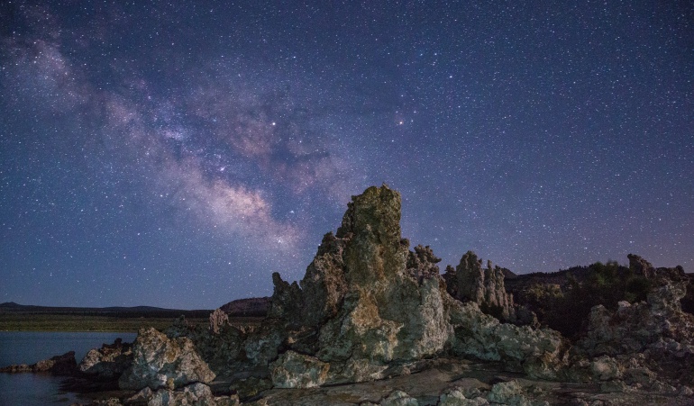 La NASA descubre una galaxia mas luminosa que la Vía Láctea.