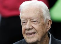 Jimmy Carter fue hospitalizado en Canadá por deshidratación