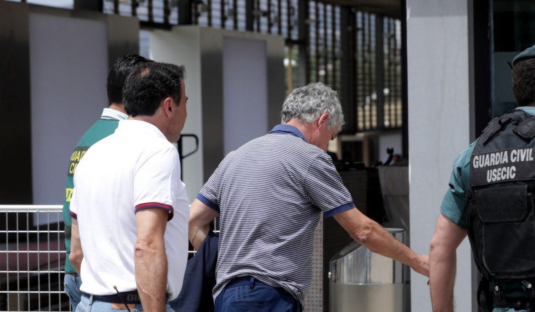 Ángel María Villar: Villar sigue retenido y la RFEF retoma su actividad