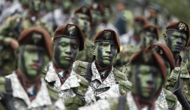 Mentirosrio sobre el desfile del 20 de Julio y la presencia de las Farc: La cadena de mensajes que sienta a las Farc en el desfile del 20 de julio