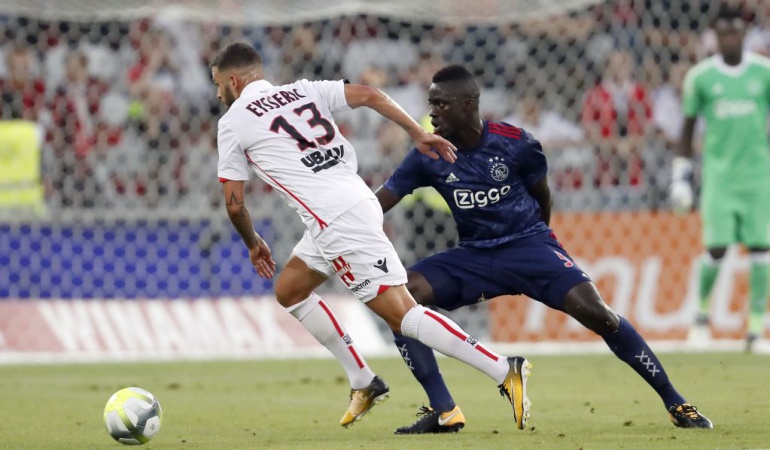 Ajax Niza Sánchez: Con Ajax, Dávinson jugó en el 1-1 ante Niza en la fase previa de Champions