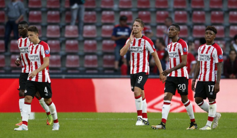 'Chucky' Lozano debuta en derrota del PSV en eliminatorias de Europa League