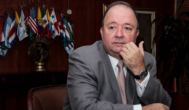 Luis Carlos Villlegas, ministro de Defensa