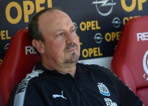 Casas de apuestas dan a Benítez como el primer despedido en Premier League