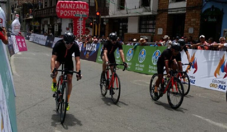 Vuelta a Colombia: EPM se queda con la CRE; Juan Pablo Suárez es líder de la Vuelta a Colombia